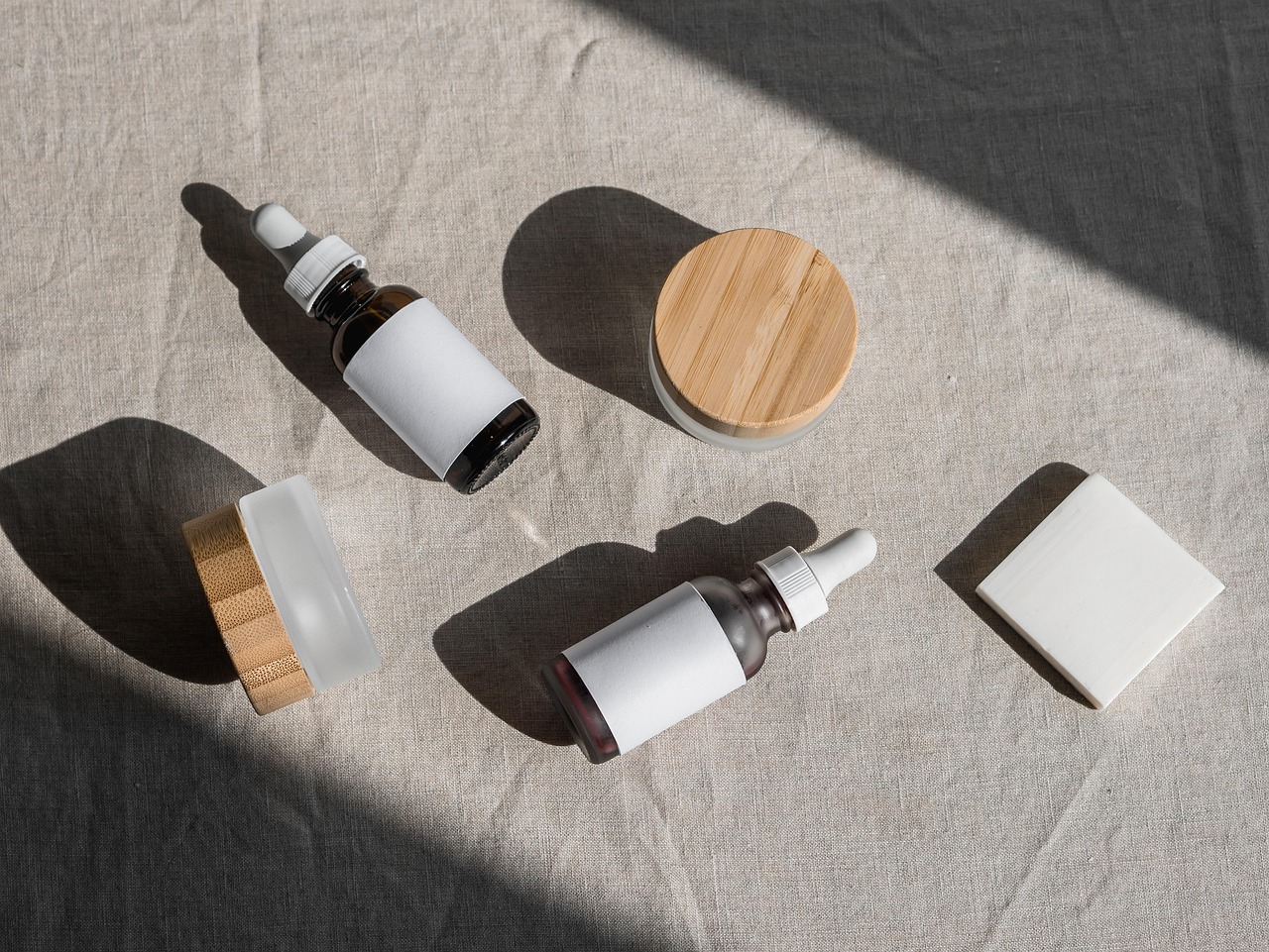 cosmetic-product-packaging-8203645_1280